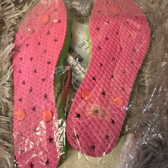 NWT showaflops flip flops antibacterial set of 2 brand new! Size 5/6 retail $52 - Picture 5 of 7